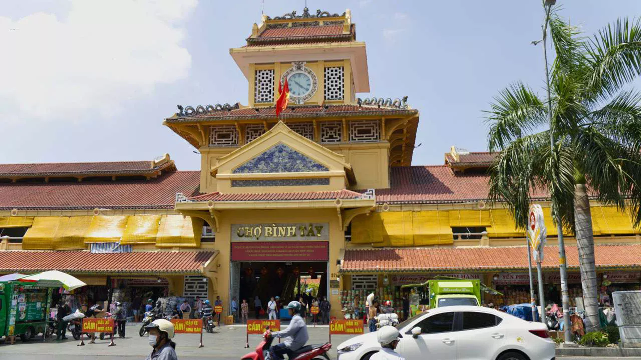 Binh Tay Market